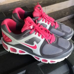 Like new Nike Fotsole tennis shoes